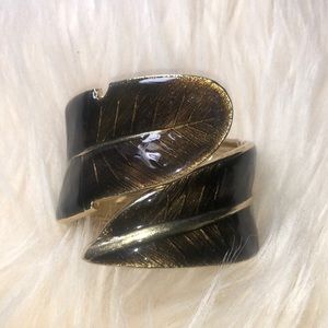 Leaf design bracelet